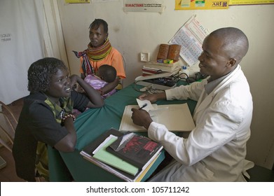 JANUARY 2007 - A Doctor Consults With Mother And Children About HIV/AIDS At Pepo La Tumaini Jangwani, HIV/AIDS Community Rehabilitation Program, Orphanage & Clinic. Nairobi, Kenya, Africa