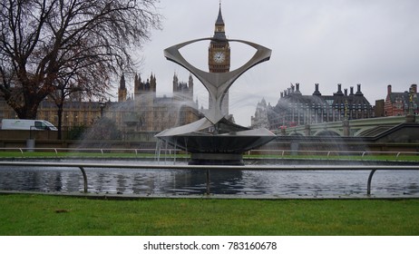 January 2017: Photo From Iconic Fountain In Saint Thomas Hospital Gardens With Views To Big Ben And Houses Of Parliament, Westminster, London, United Kingdom