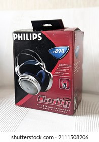 January 2022, UK. Product Photography Of Philips SBC HP890 Over-Ear Headphones Clarity XXL Hifi Stereo 2000's Model
