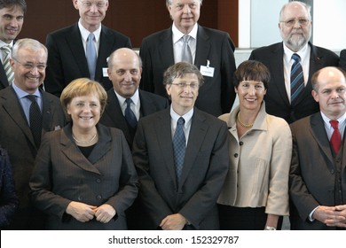 JANUARY 23, 2008 - BERLIN: Microsoft founder Bill Gates, Chancellor Angela Merkel, Tessen von Heydebreck and others at a reception in the Chanclery in Berlin.