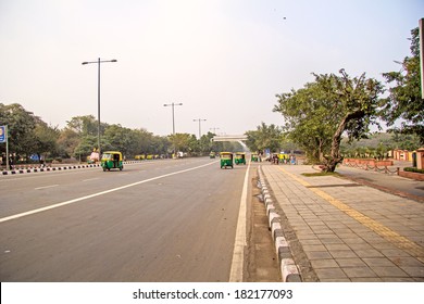 JANUARY 23, 2014, NEW DELHI, INDIA - City Traffic At Mathura Road. This Road Passes Through All Eastern Part Of The Indian Capital