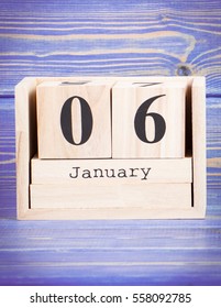January 6th. Date of 6 January on wooden cube calendar, purple board as background - Shutterstock ID 558092785
