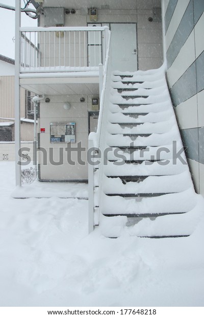 Japan- Feb08 : The\
heaviest snow in decades in Tokyo and other areas of Japan  , On\
FEB 08, 2014 in  Japan