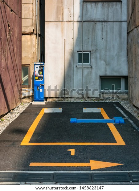 Japan Parking lot space near building Signage\
Coins parking lot service