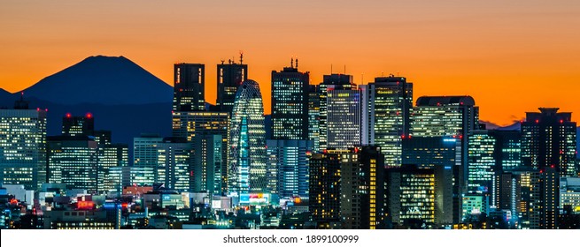 Japan, Tokyo sunset, skyscrapers in Shinjuku and silhouette of Mt.Fuji
