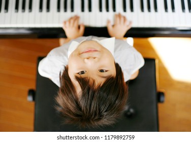 The Japanese boy who plays the piano
