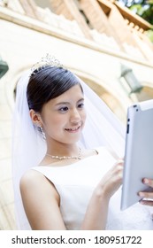 Japanese bride using a table PC