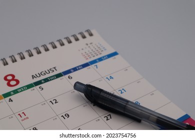 Japanese calendar and ballpoint pen.
translation:mouth,Predecessor,water,First win,Mountain day,unlucky day,lucky day,wood,Tomobiki,lucky day,Red mouth,First win,Money,
Predecessor,Red mouth,soil. - Shutterstock ID 2023754756