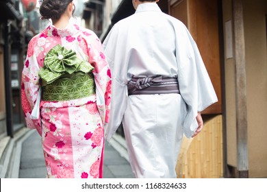 着物 後ろ姿 の写真素材 画像 写真 Shutterstock 着物 後ろ姿 の写真素材 画像 写真 Shutterstock
