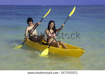 japanese couple kayaking in hawaii