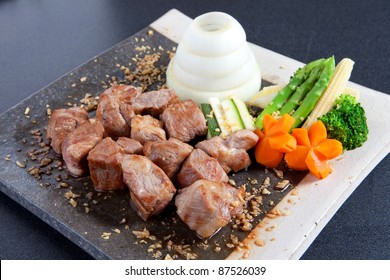 Japanese Cuisine,Cube Steak With Garlic, Onion, And Olive Oil