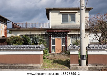 Japanese detached houses that have been abandoned for more than 20 years.
