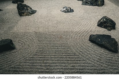 Japanese Dry Garden (枯山水, Karesansui) Or Japanese Rock Garden, Often Called A Zen Garden. Relatively Small, Surrounded By A Wall Or Buildings, Aid For Meditation, Raked White Gravel.