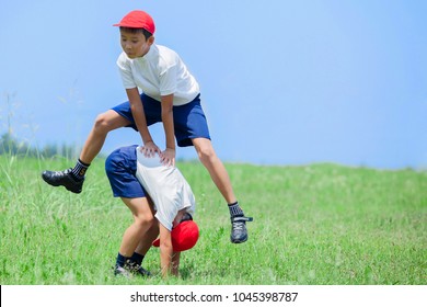 Japanese Elementary School Students To The Leapfrog