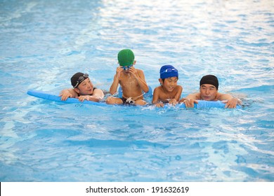 小学生 水着 の画像 写真素材 ベクター画像 Shutterstock