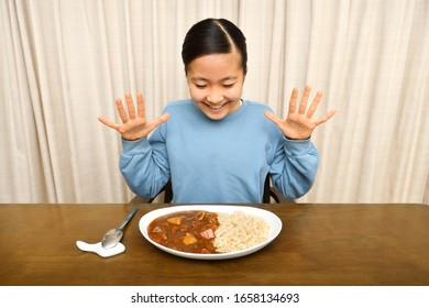 カレー 食べる 人 の画像 写真素材 ベクター画像 Shutterstock