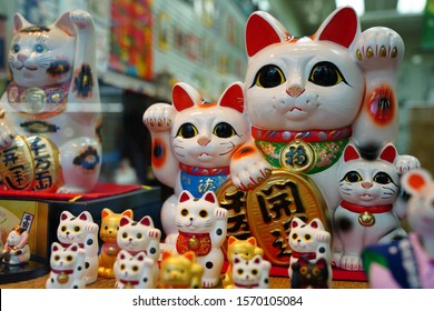 1,816 Japanese Souvenir Cat Images, Stock Photos & Vectors | Shutterstock