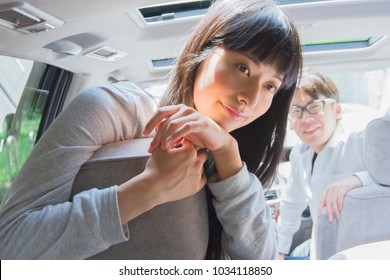 Japanese Students Who Turn Around In The Car