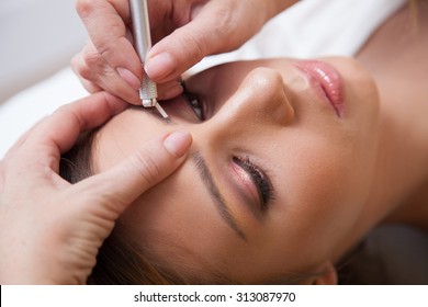 Japanese technique of drawing eyebrows