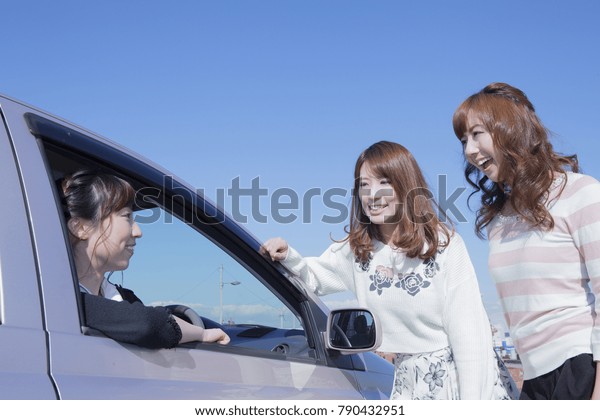 Japanese woman to break\
into the drive