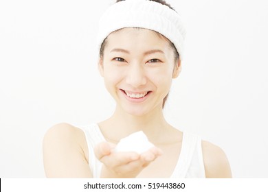 Japanese Woman, Face Wash