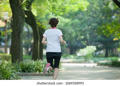 走る 後ろ姿 の画像 写真素材 ベクター画像 Shutterstock
