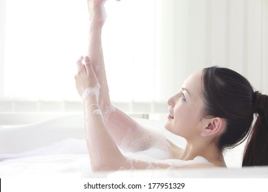 女性 入浴 日本 の画像 写真素材 ベクター画像 Shutterstock