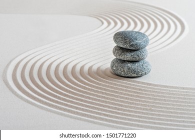 Japanischer ZEN-Garten mit Stein und Sand