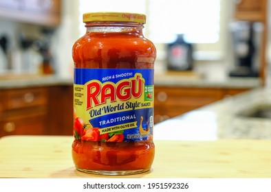 A Jar Of Ragu Old World Pasta Sauce