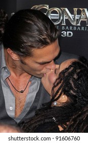 Jason Momoa, Lisa Bonet en el estreno mundial "Conan The Barbarian", cines Regal, Los Ángeles, CA 08-11-11