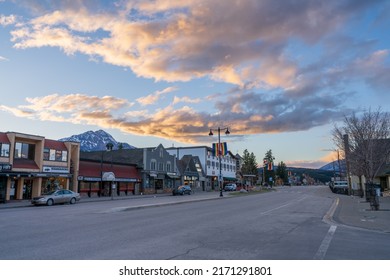 Jasper, Alberta, Canada - May 4 2021 : Street View Of Town Jasper In Dusk. Connaught Drive.