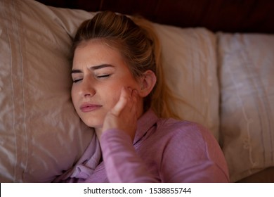 Jaw pain from bruxisum tmj while sleeping 