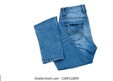 джинсы на фоне, синие джинсы лежат на деревянном фонде,