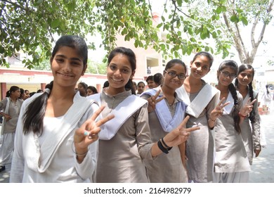 Jecobpura Government Girls School Students Celebrating Result Of Haryana Education Board Exam. Gurugram, Haryana, India. May 21, 2018.