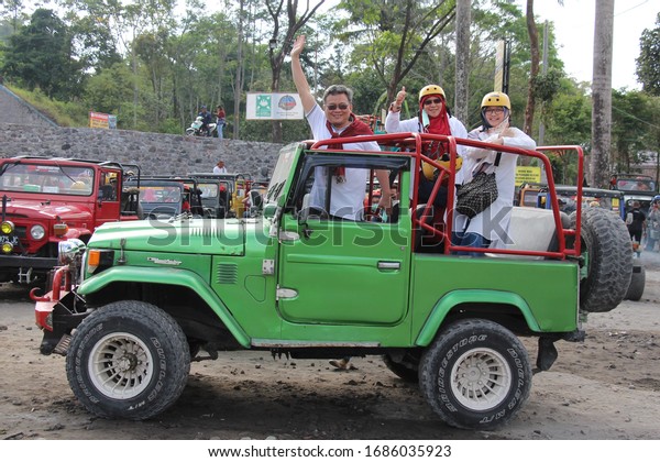 A jeep is used for adventure lava tour Merapi at di
wisata lava tour gunung merapi trek basah dan kering yogyakarta 20
febuari 2018, jeep lava tour merapi siap disewa para turis wisata
adventure 