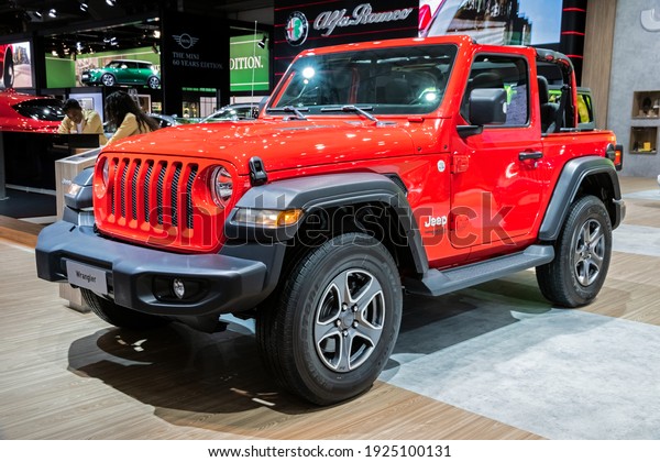 607 Red Jeep Wrangler Images, Stock Photos & Vectors | Shutterstock