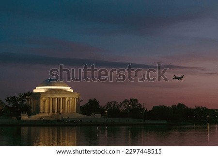 Jefferson Memorial at dusk with water reflection