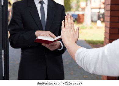 Jehovah's Witness Wants To Evangelize And Refusing Woman