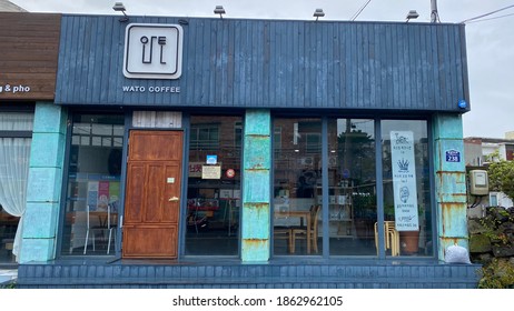 Jeju Island, South Korea - November 26 2020: Wato Coffeeshop Exterior At  Moseulpo On A Rainy Day