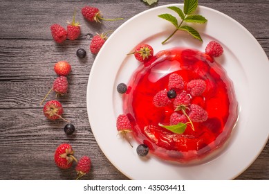 Jelly with strawberries and raspberries