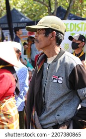 Jember Indonesia, 27 September 2022 : Older Farmers Also Participated In The Indonesian Farmers Day Event To Demand Land Rights For Farmers In The Jember District Square 