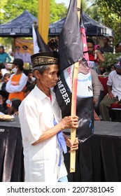 Jember Indonesia, 27 September 2022 : Older Farmers Also Participated In The Indonesian Farmers Day Event To Demand Land Rights For Farmers In The Jember District Square 