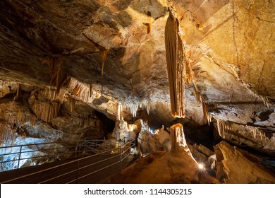 Jenolan Cave In Australia, A Solutional Cave