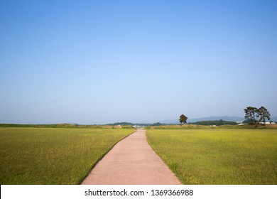 Jeongbuk-dong Fortress Is The Holy Land Of The Three Kingdoms Period.