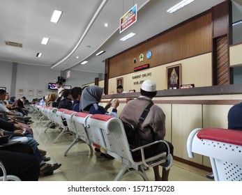 Jepara, Central Java, Indonesia - November 2019 : Waiting For A Queue At Samsat Jepara