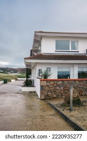 Jersey Island, Channel Island | UK - 2022.01.29: Discovery Bay Hotel At The L'Ouziere Beach On Cloudy Day