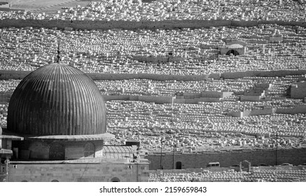 JERUSALEM ISRAEL 26 10 16: Jerusalem Jewish Cemetery And Al-Aqsa Mosque, Also Known As Al-Aqsa And Bayt Al-Muqaddas, Is The Third Holiest Site In Sunni Islam In The Old City Of Jerusalem