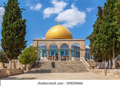 JERUSALEM, ISRAEL - AUGUST 21, 2013: Dome of the Rock - famous mosque constructed between 689 and 691 CE on the site of Jewish Second Temple and located on Temple Mount in Old City of Jerusalem.