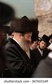 JERUSALEM, ISRAEL - JUNE 5, 2014 : The Rabbi From Sadigura.
 Chassidic Rebbe  Pray At Western Wall, Admor