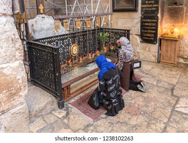 Kneeling Altar Temaju Kepek Stockfotok Es Vektorkepek Shutterstock